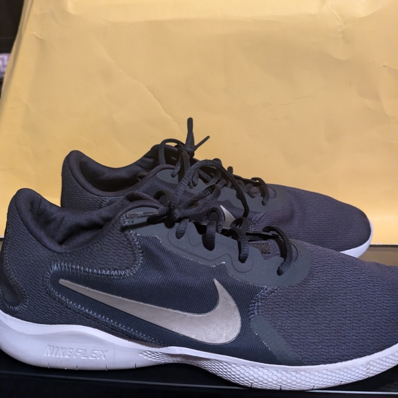 Nike Flex Experience 9 Gray Sneakers with White Swoosh Size 14 - Picture 1 of 11